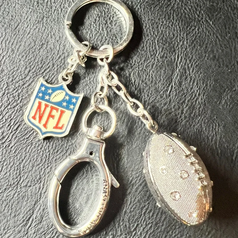 NFL Anastasia Mode Rhinestone Football Handbag Charm Keychain Silver Tone Sporty